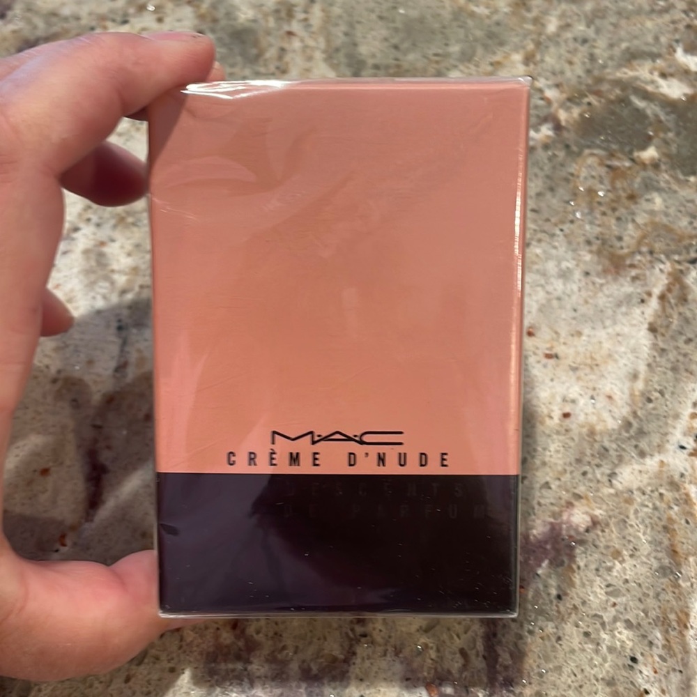Mac crème d nude perfume
